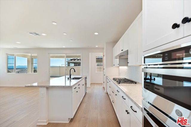 28903 Terrane Court, Santa Clarita CA: https://media.crmls.org/mediaz/62fe400e-c8a2-4fe0-b070-6b3117e77336.jpg