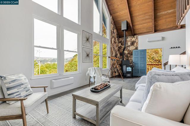 290 Olympian Way, Pacifica CA: https://media.crmls.org/mediaz/62fe5042-b5ba-4f97-abdd-7c8b705fd0dc.jpg