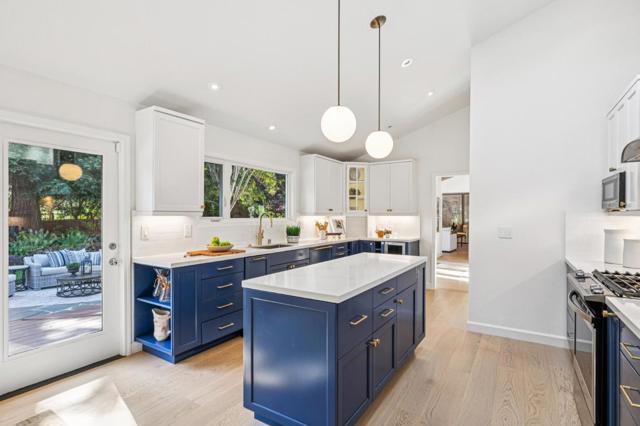 822 Mesa Court, Palo Alto CA: https://media.crmls.org/mediaz/62fe9a96-ec91-43a7-b179-4a00b192bad2.jpg