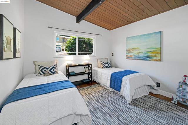 4329 Lawrence Dr, Castro Valley CA: https://media.crmls.org/mediaz/62ff1130-4d92-4304-845a-6a461cdc26ac.jpg
