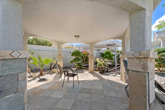 6 Voltaire Court, Rancho Mirage CA: https://media.crmls.org/mediaz/62ff686c-84f9-47e3-8f02-a94639590496.jpg