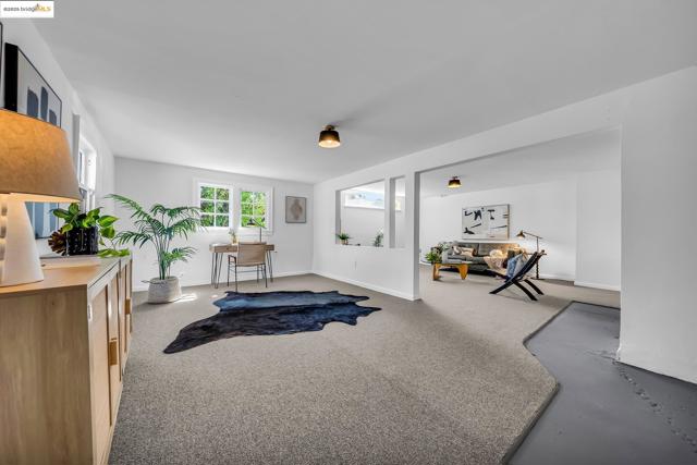 5605 Picardy Dr, Oakland CA: https://media.crmls.org/mediaz/62ffc449-958f-462c-81e9-3cf4a7816bca.jpg