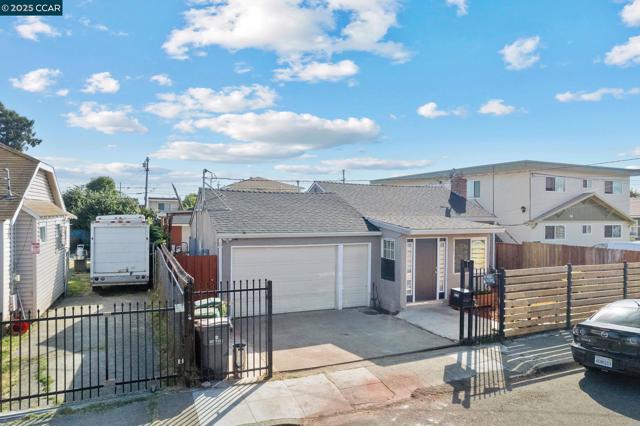 7447 Lockwood St, Oakland CA: https://media.crmls.org/mediaz/6300274b-a985-47e4-aa60-324cb70fffa9.jpg