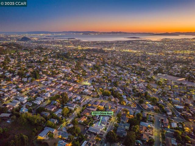1511 Olive Ave, Richmond CA: https://media.crmls.org/mediaz/63004c65-fe46-4d5c-8b9a-5c6b48de53dd.jpg