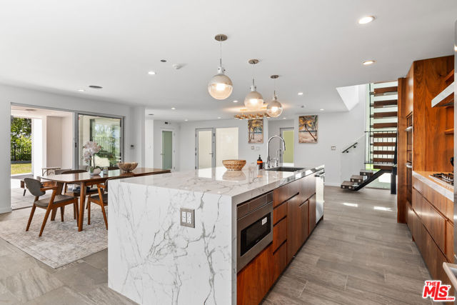 805 Norumbega Drive, Monrovia CA: https://media.crmls.org/mediaz/6300b797-e74f-461d-bf1f-b8212b04dba5.jpg