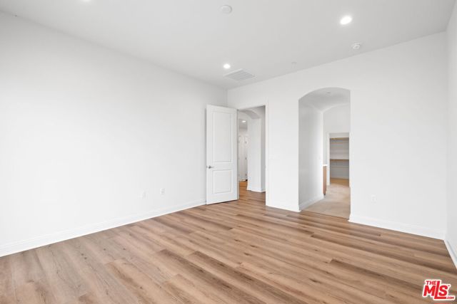 3719 Pathway Court, Bakersfield CA: https://media.crmls.org/mediaz/630115d2-b985-4d8b-a157-074e2777b08a.jpg