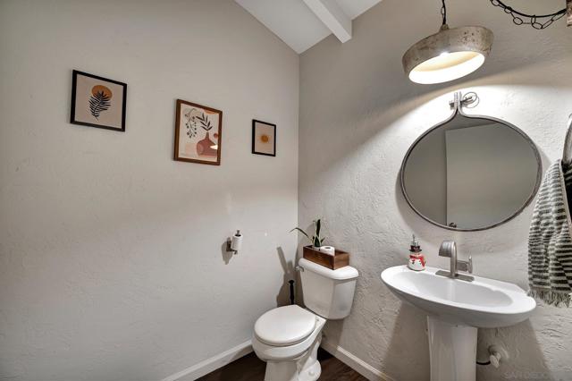 15755 Davis Cup Ln, Ramona CA: https://media.crmls.org/mediaz/6301ce38-937e-494a-9959-a9f22be5ab60.jpg