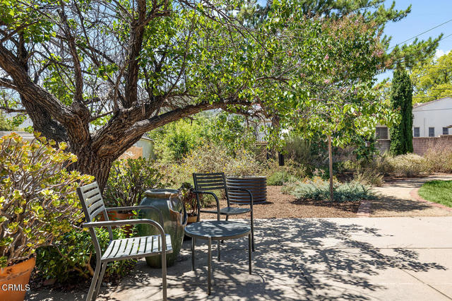 3255 Castera Avenue, Glendale CA: https://media.crmls.org/mediaz/6301f09a-0421-4f27-b16d-08429c206c7f.jpg