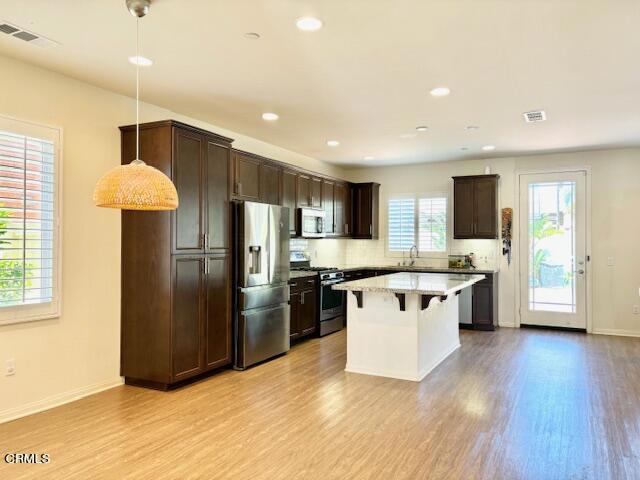 561 Whalen Way, Oxnard CA: https://media.crmls.org/mediaz/6302164b-01a1-46a2-8065-530cf4b4473c.jpg