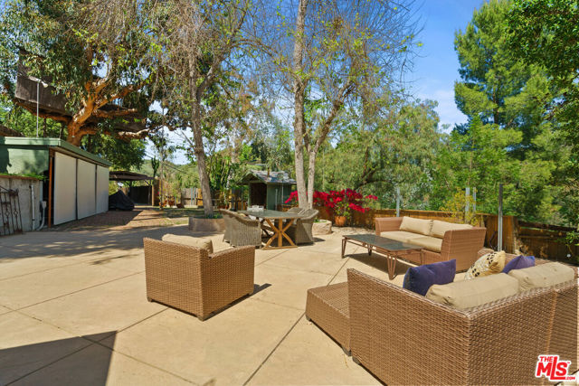 2026 Topanga Skyline Drive, Topanga CA: https://media.crmls.org/mediaz/63021662-93eb-4adc-9591-f5a0ed582619.jpg
