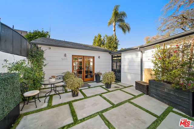 5013 Auckland Avenue, Toluca Lake CA: https://media.crmls.org/mediaz/6302bf86-d385-44e4-9675-387ce17e60fb.jpg