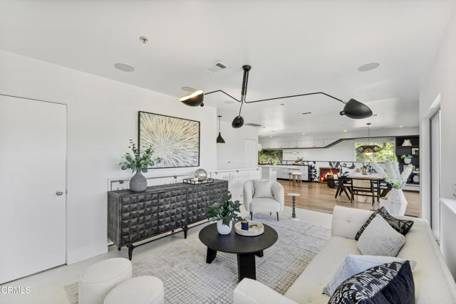 453 Frontenac Avenue, Los Angeles CA: https://media.crmls.org/mediaz/63037804-91b1-4f95-bb63-d5ccb39721c3.jpg