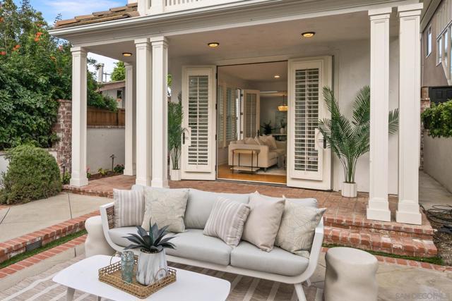 261 G Ave, Coronado CA: https://media.crmls.org/mediaz/630385ed-6936-47a0-b9c3-a1ce9401485a.jpg