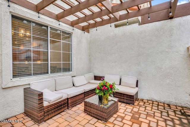 237 Camino Toluca, Camarillo CA: https://media.crmls.org/mediaz/630393fa-413c-4ae8-b837-59ce6a1978a2.jpg