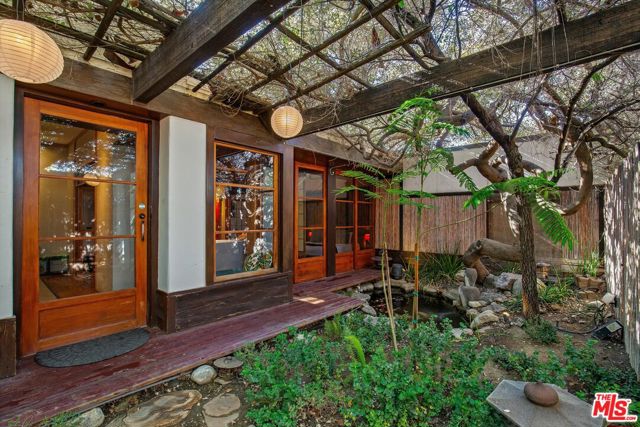 465 N Calle Rolph, Palm Springs CA: https://media.crmls.org/mediaz/63039dd9-200d-410a-850d-1b5413cb2028.jpg