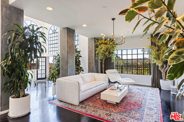 2651 La Cuesta Drive, Los Angeles CA: https://media.crmls.org/mediaz/6303b552-f1c3-44a7-b146-37c11c062cfb.jpg