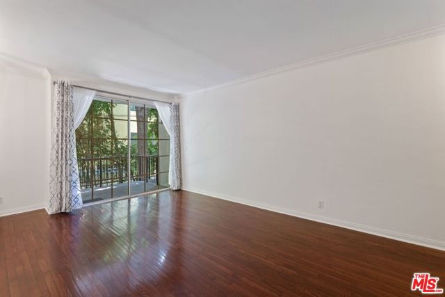 1375 Kelton Avenue, Los Angeles CA: https://media.crmls.org/mediaz/6303dc88-d587-4d79-acfd-17d4c8cd7fe7.jpg