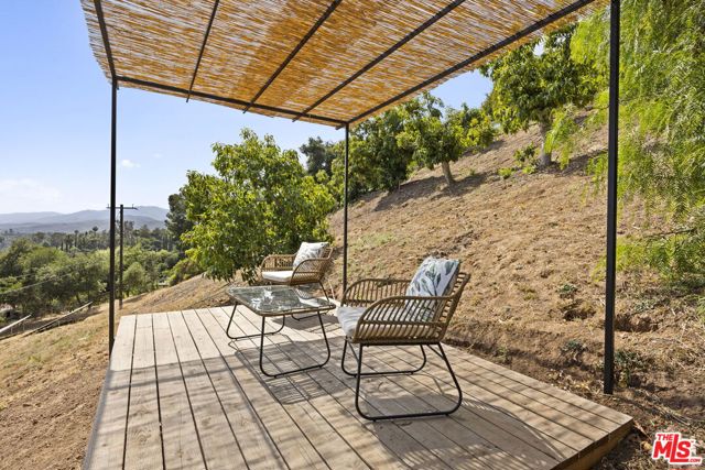 1131 Rancho Drive, Ojai CA: https://media.crmls.org/mediaz/6303e6bf-aa39-427c-9343-98fee437a106.jpg