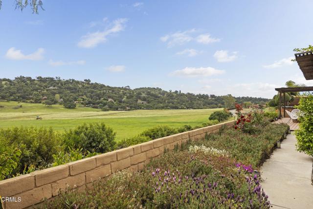 1920 Tiara Drive, Ojai CA: https://media.crmls.org/mediaz/630405b6-5a38-4049-bdb4-f2358d73aa6b.jpg