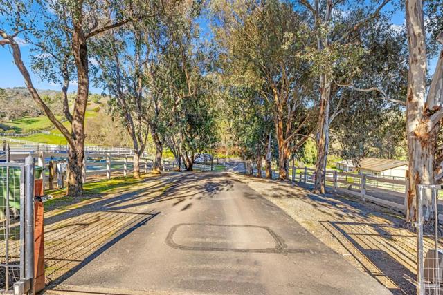6915 Redwood Retreat Road, Gilroy CA: https://media.crmls.org/mediaz/63042fb0-ab80-4f83-a49c-f3a447d2fabc.jpg