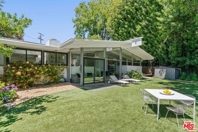 810 Bramble Way, Los Angeles CA: https://media.crmls.org/mediaz/6304714e-54d6-447f-bc48-ebeb1e4b59bb.jpg