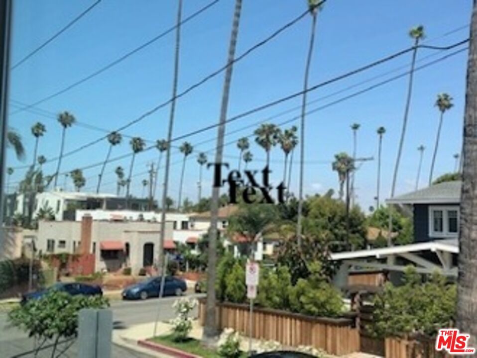 https://media.crmls.org/mediaz/63051f25-b521-4ec0-9006-56631a5814f5.jpg?preset=X-Large