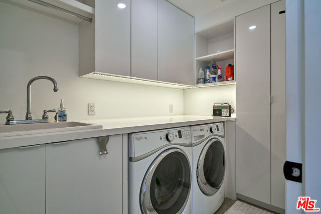 6342 Innsdale Drive, Los Angeles CA: https://media.crmls.org/mediaz/63055099-60f4-425f-942d-1f5ac3923224.jpg