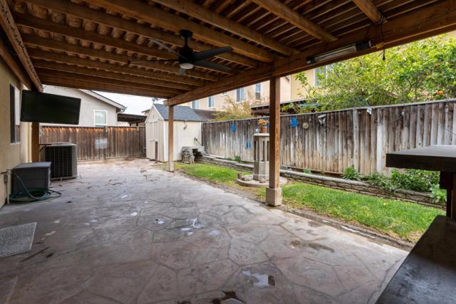 2357 N Rock Creek Drive, Los Banos CA: https://media.crmls.org/mediaz/63055a77-99bb-4f23-b27d-7acd602575dd.jpg