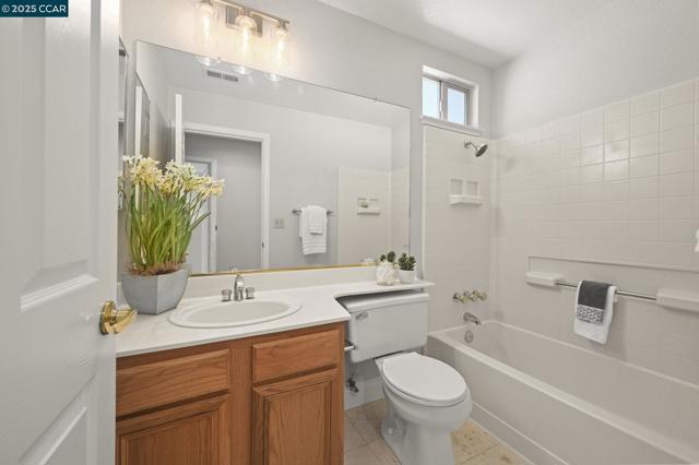 1116 Vista Pointe Cir, San Ramon CA: https://media.crmls.org/mediaz/6305cf88-ca1d-4e1b-9441-b514b6fe62cc.jpg