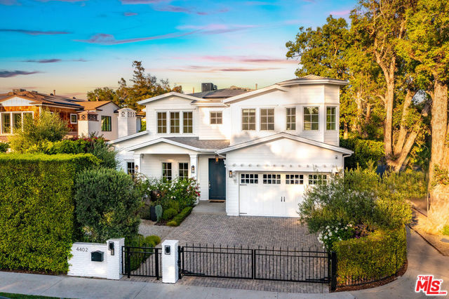 4402 Ledge Avenue, Toluca Lake CA: https://media.crmls.org/mediaz/6305e9cb-1e66-41ae-ab55-1de5f506200d.jpg