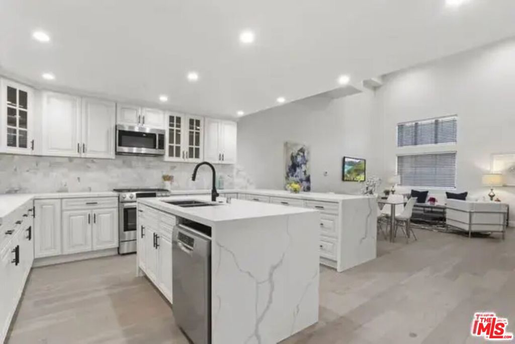 5019 Maplewood Avenue #105