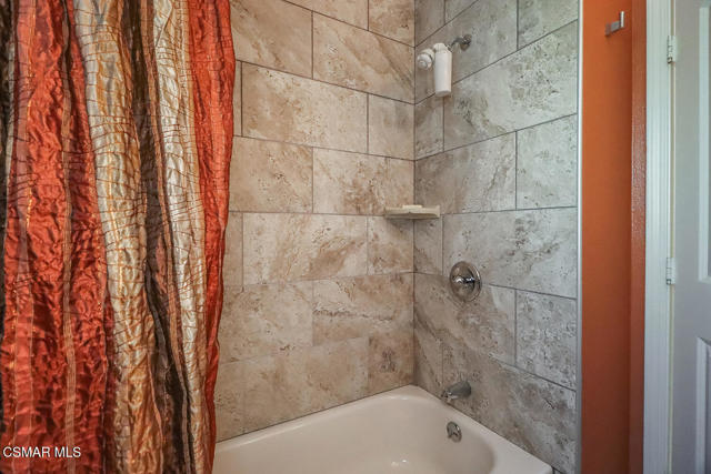 2433 Calle Narciso, Thousand Oaks CA: https://media.crmls.org/mediaz/6306bd24-cff9-4fb7-b5cd-d139effe01ba.jpg
