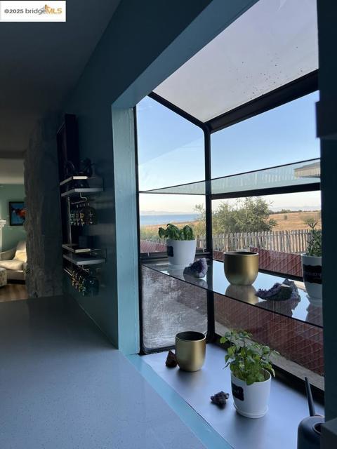 2269 Cypress AVE, San Pablo CA: https://media.crmls.org/mediaz/6306d954-289f-40b5-9e61-3b362cc0d3e8.jpg