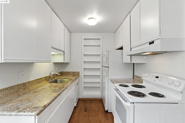 14617 Doolittle Dr, San Leandro CA: https://media.crmls.org/mediaz/6306ffe7-5e05-44bd-b8fc-bcc34ccbe6fb.jpg