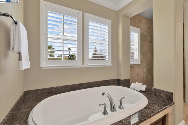 1037 Sunset Creek Ln, Pleasanton CA: https://media.crmls.org/mediaz/630708c4-29ad-4de2-a57d-cb5afb2c8006.jpg