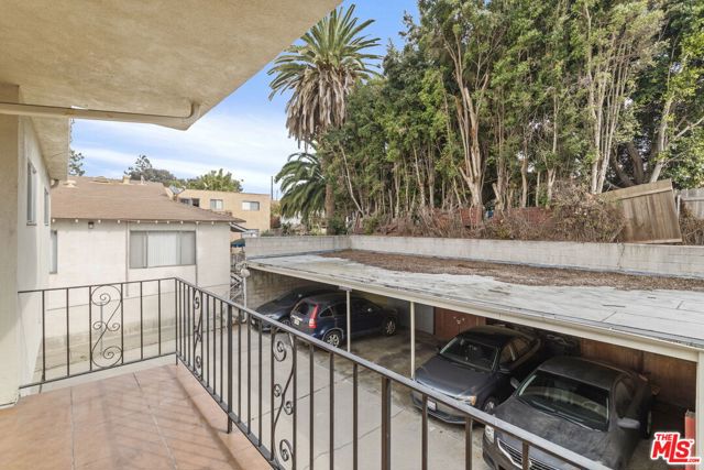 530 Evergreen Street, Inglewood CA: https://media.crmls.org/mediaz/6307452d-3fe0-458f-883a-95c9efe7ecd4.jpg