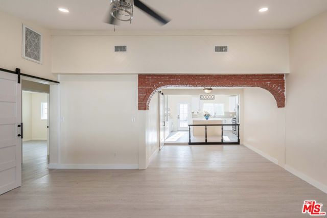 9701 Wheatland Avenue, Sunland CA: https://media.crmls.org/mediaz/63079016-5416-4c57-ba2f-4e399e510bf2.jpg