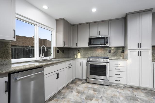 8973 CARLEY CIR, San Diego CA: https://media.crmls.org/mediaz/6307d3a8-9f11-49fe-b582-62033c816b33.jpg