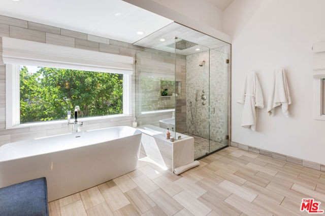 1009 Jeannette Avenue, Thousand Oaks CA: https://media.crmls.org/mediaz/630843c7-dddf-4e45-aaf8-05c27e74cdf5.jpg