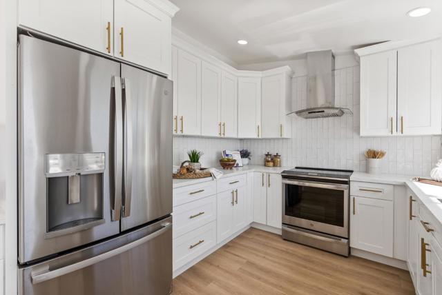 141 Hillcrest Road, San Carlos CA: https://media.crmls.org/mediaz/6308a248-edf0-48b7-8b93-082c32065793.jpg