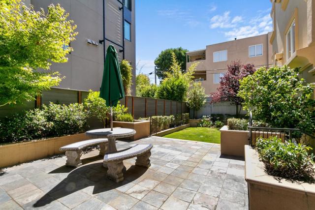 1499 Oak Grove Avenue, Burlingame CA: https://media.crmls.org/mediaz/630914d4-d0fb-4a8b-8bc8-386d2d9a8339.jpg