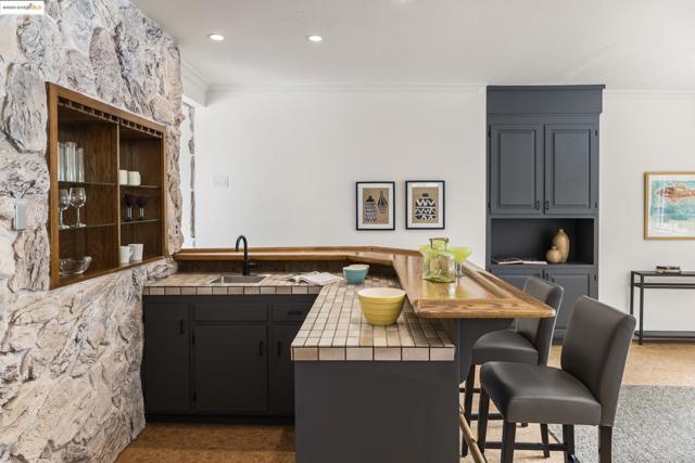 150 Santa Rita Dr, Walnut Creek CA: https://media.crmls.org/mediaz/6309228c-b8a1-42bb-b8fc-2fb564aa6da0.jpg