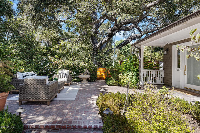 782 S Arroyo Boulevard, Pasadena CA: https://media.crmls.org/mediaz/6309c369-cfd0-4848-85cd-cd8d5df66d62.jpg