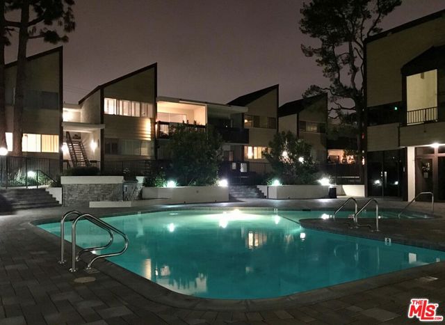 6000 CANTERBURY Drive, Culver City CA: https://media.crmls.org/mediaz/630a382f-6165-4fa7-95a0-d11fbe143944.jpg