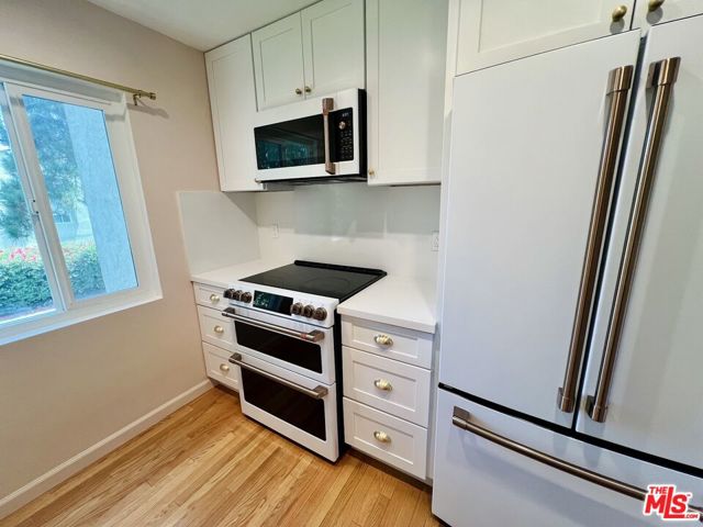 2209 Summertime Lane, Culver City CA: https://media.crmls.org/mediaz/630a578c-970f-4246-841c-f1b347cbf9bf.jpg