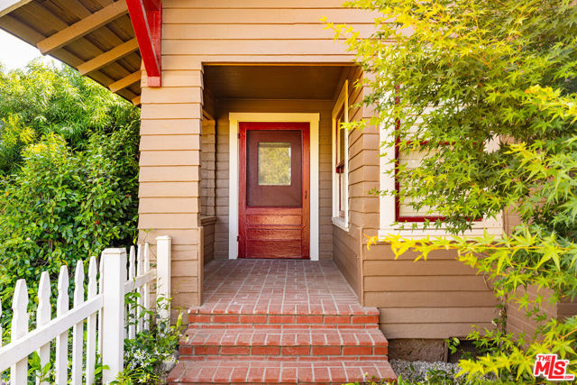 13721 W Telegraph Road, Santa Paula CA: https://media.crmls.org/mediaz/630a7c0d-37c3-4fae-bf69-f3349c527151.jpg