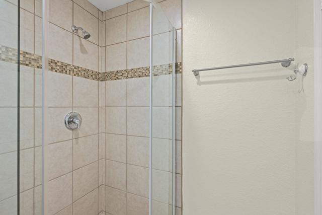 870 Ginger Avenue, Carlsbad CA: https://media.crmls.org/mediaz/630a7fd0-5940-4026-9814-5f4eeb4b8564.jpg
