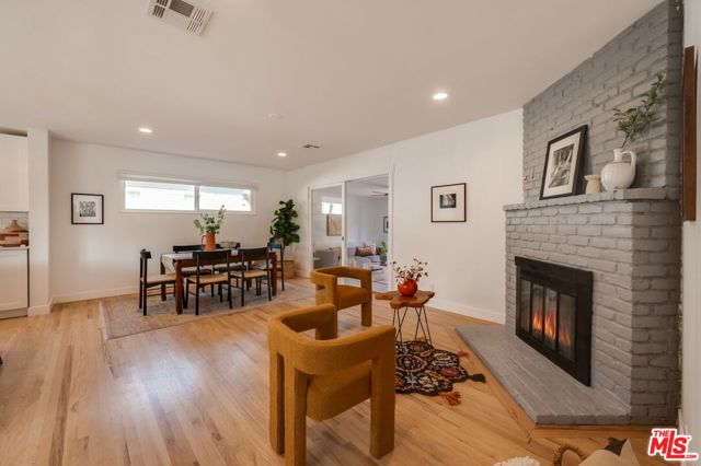 6938 Balboa Boulevard photo 4