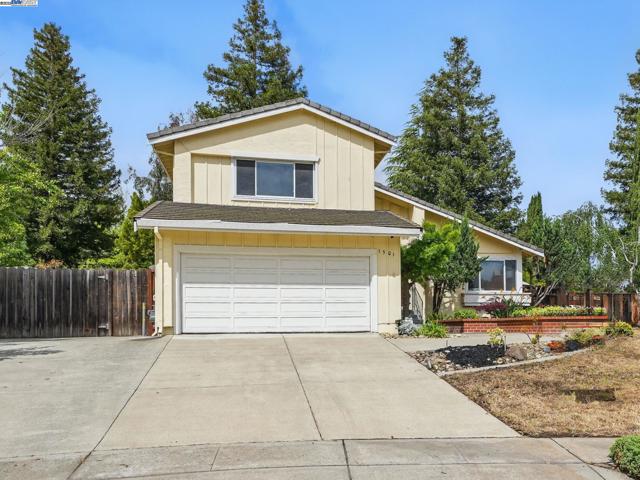1501 Quema Ct, Fremont CA: https://media.crmls.org/mediaz/630ad879-297d-4fd4-9b9d-ac12605677a1.jpg