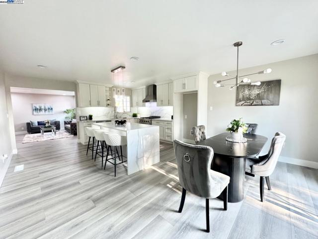 20595 Center St, Castro Valley CA: https://media.crmls.org/mediaz/630b4945-d847-4d0e-bb82-c4dd227144ab.jpg